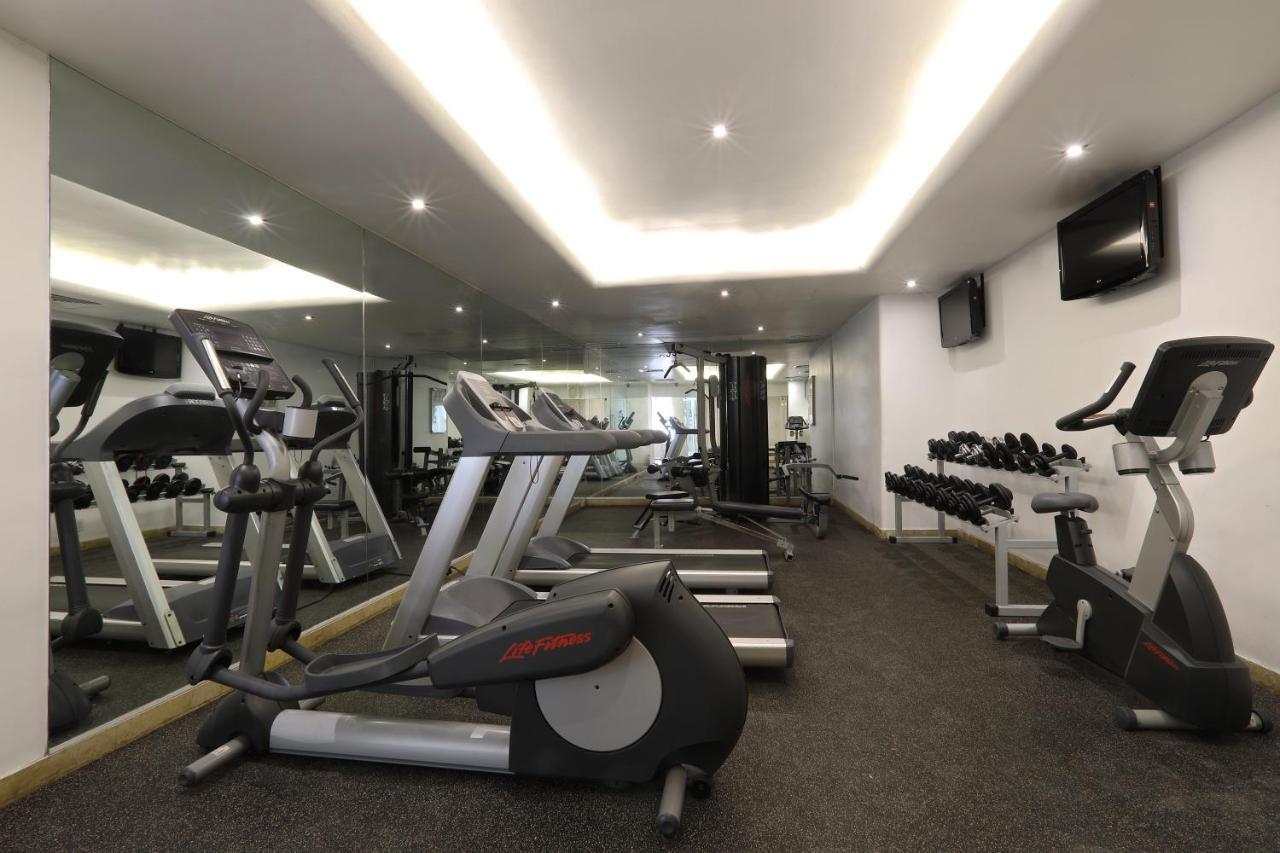 Emporio Ixtapa Hotel Ixtapa  Exterior photo The gym at the hotel
