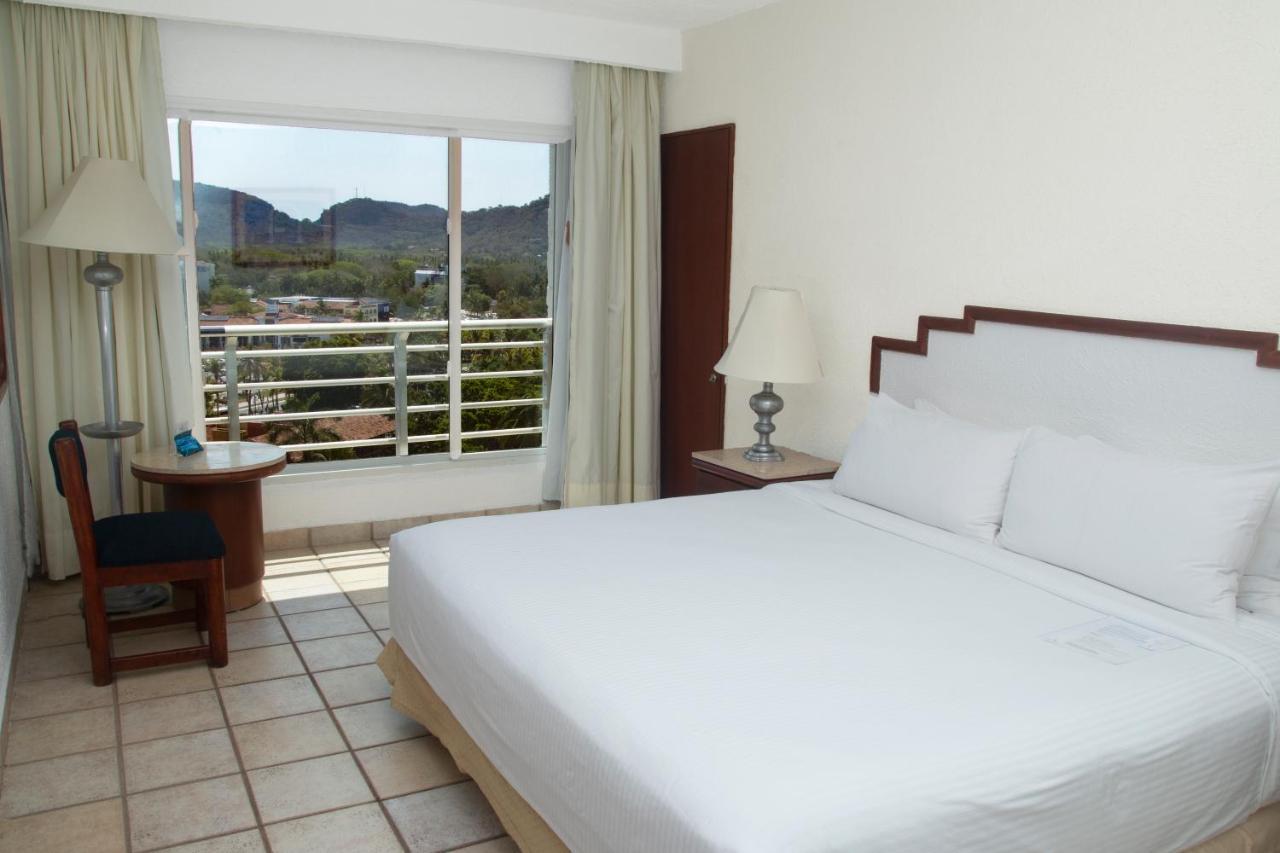 Emporio Ixtapa Hotel Ixtapa  Exterior photo A bedroom at the hotel