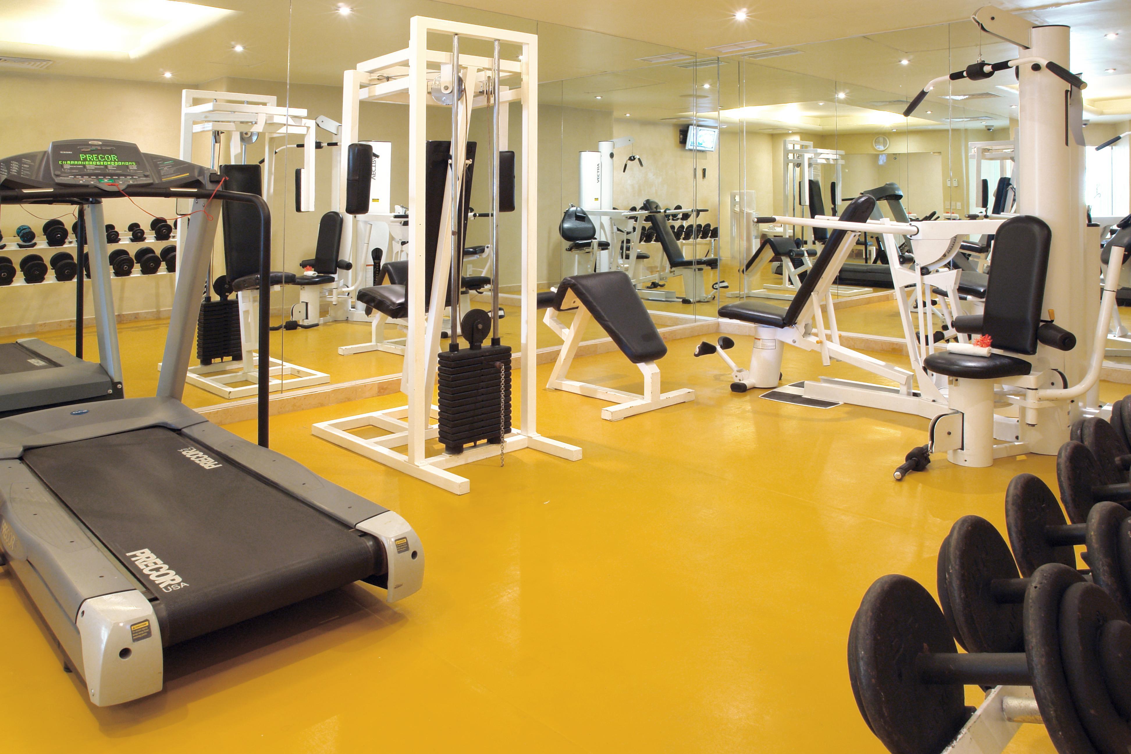 Emporio Ixtapa Hotel Ixtapa  Exterior photo A gym in a hotel