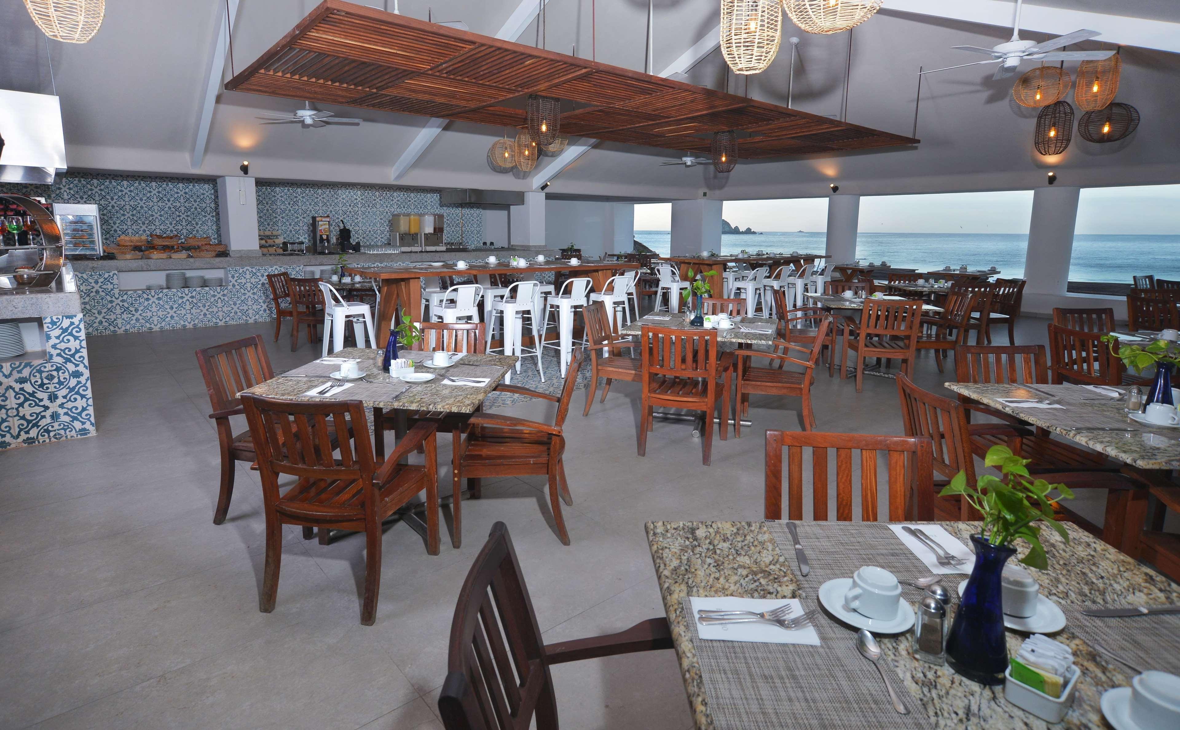 Emporio Ixtapa Hotel Ixtapa  Exterior photo The restaurant at the resort
