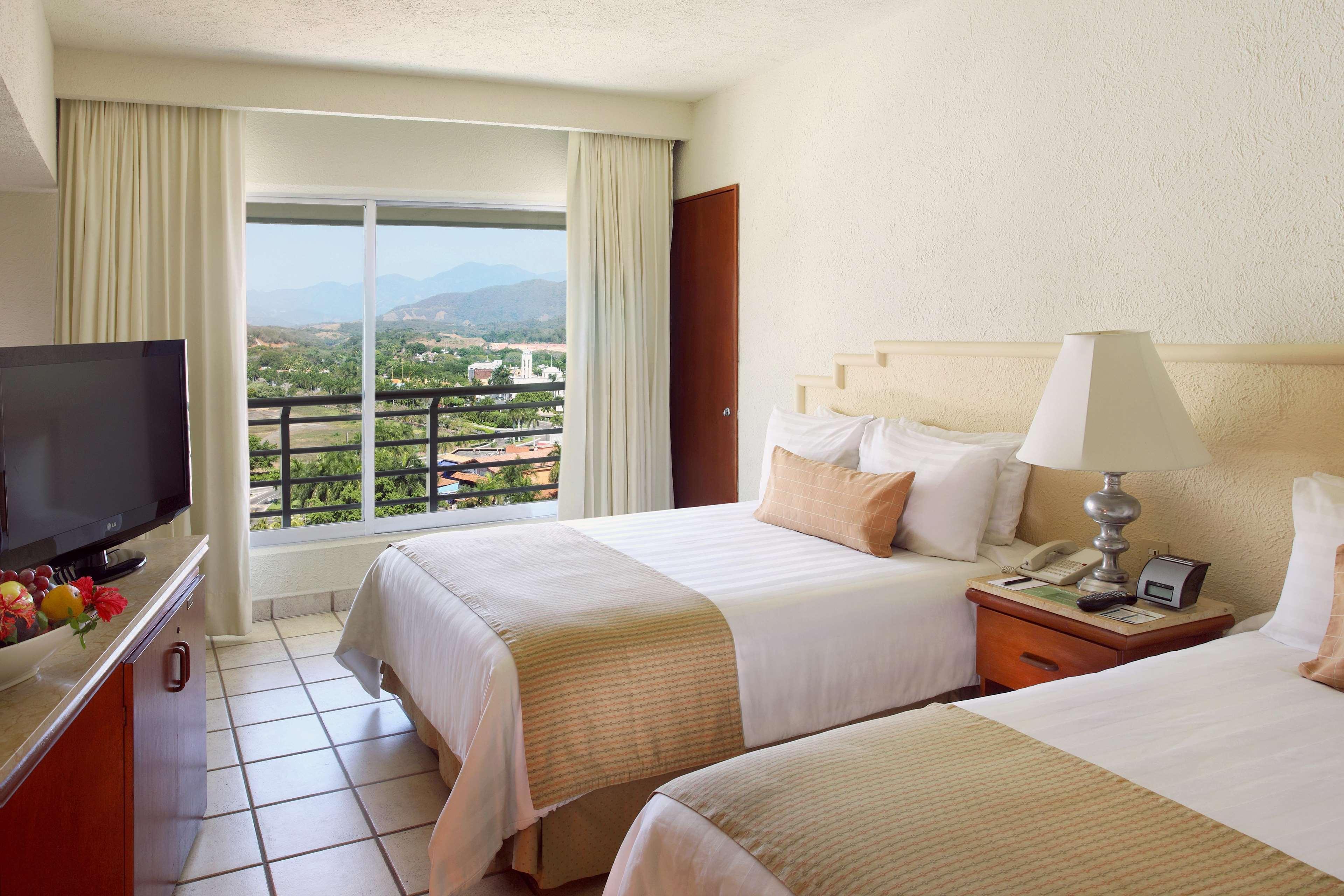 Emporio Ixtapa Hotel Ixtapa  Exterior photo A typical hotel room
