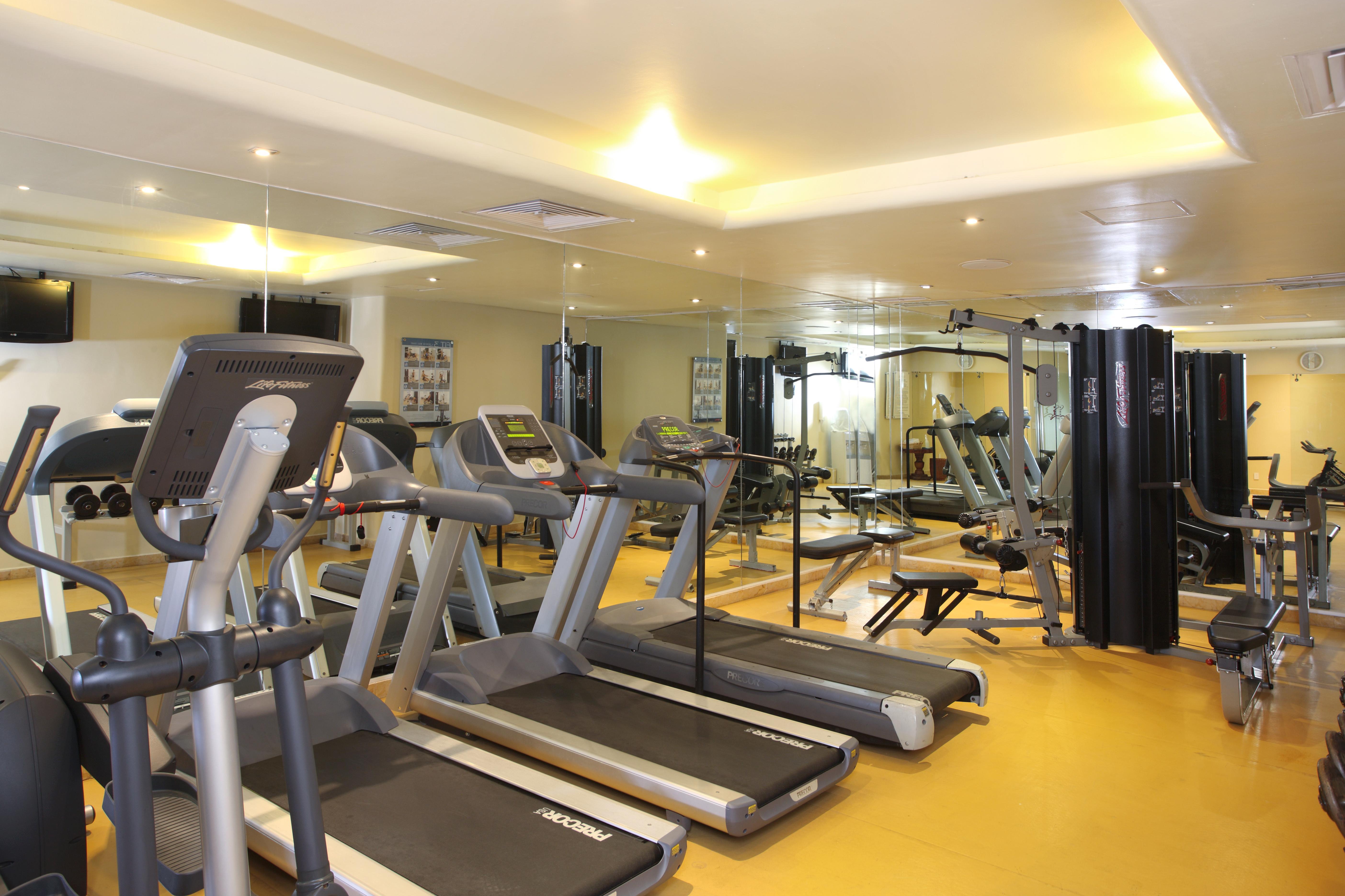 Emporio Ixtapa Hotel Ixtapa  Exterior photo The gym at the hotel