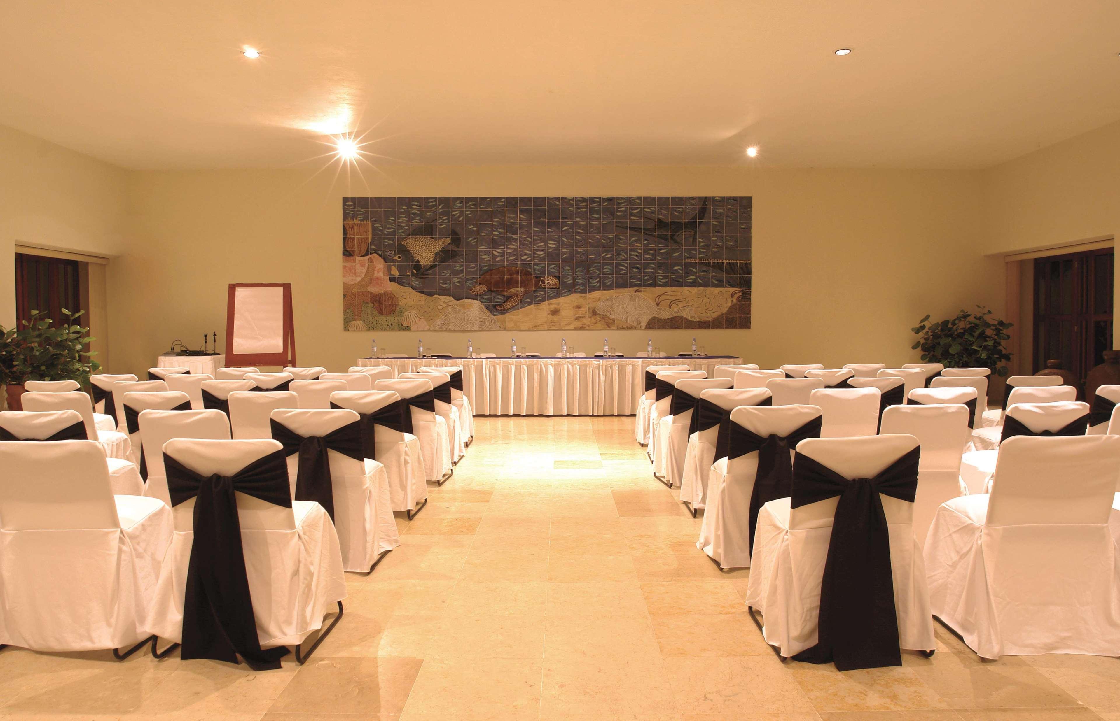 Emporio Ixtapa Hotel Ixtapa  Facilities photo A meeting room at a hotel