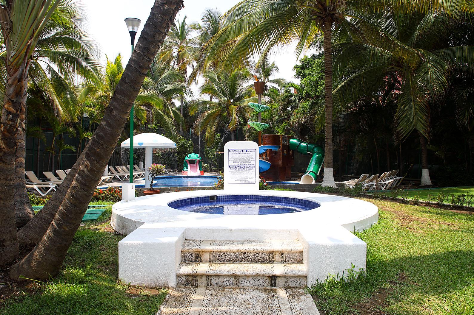 Emporio Ixtapa Hotel Ixtapa  Exterior photo Fountain at the hotel